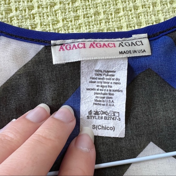 Blue chevron top - Picture 3 of 3